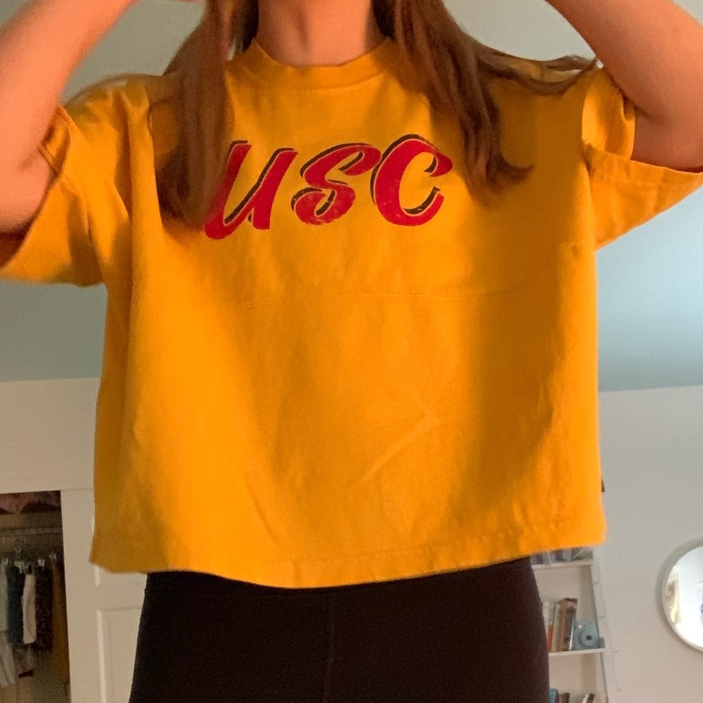 yellow usc tee shirt
